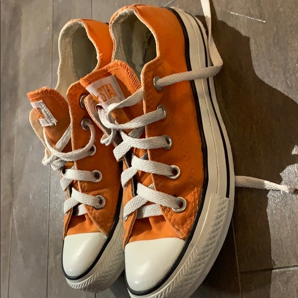Orange converse low-tops - Picture 2 of 2